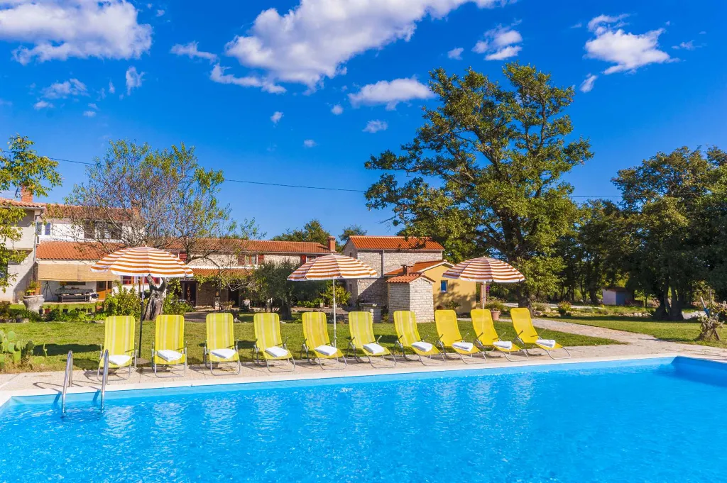 Marčana 2-Bedroom Apartment with Shared Pool