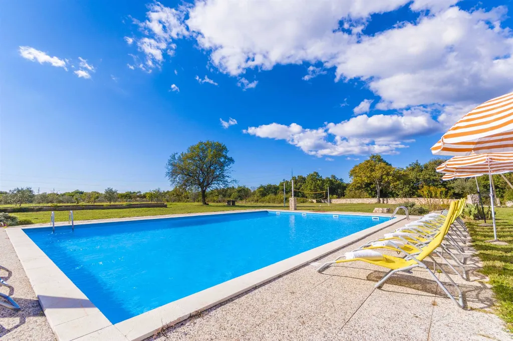 Marčana 2-Bedroom Apartment with Shared Pool