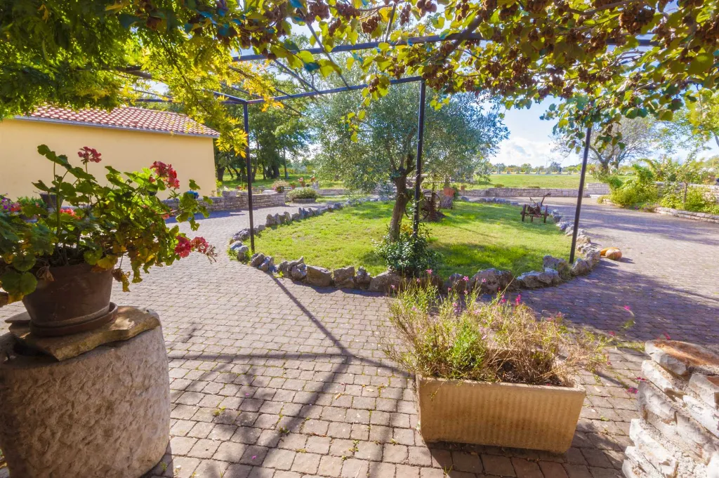 Marčana 2-Bedroom Apartment with Shared Pool