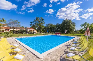 Marčana 2-Bedroom Apartment with Shared Pool
