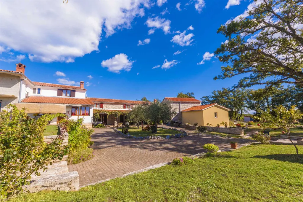 Marčana 2-Bedroom Apartment with Shared Pool