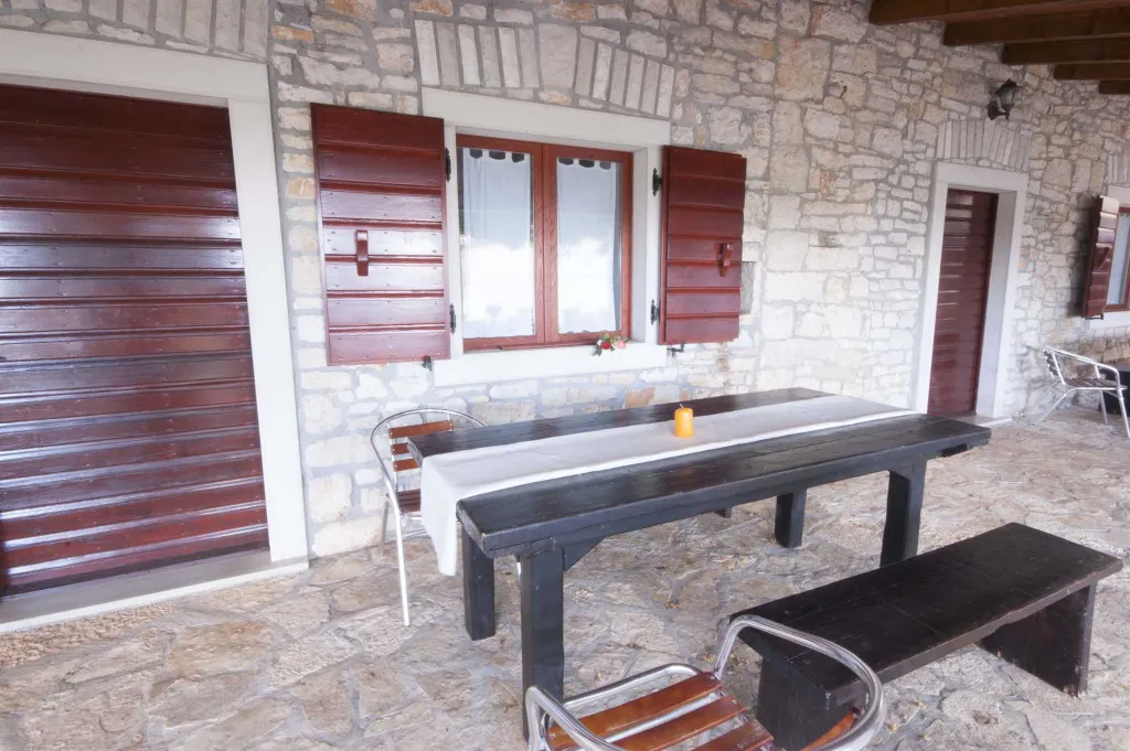 Marčana 2-Bedroom Apartment with Shared Pool