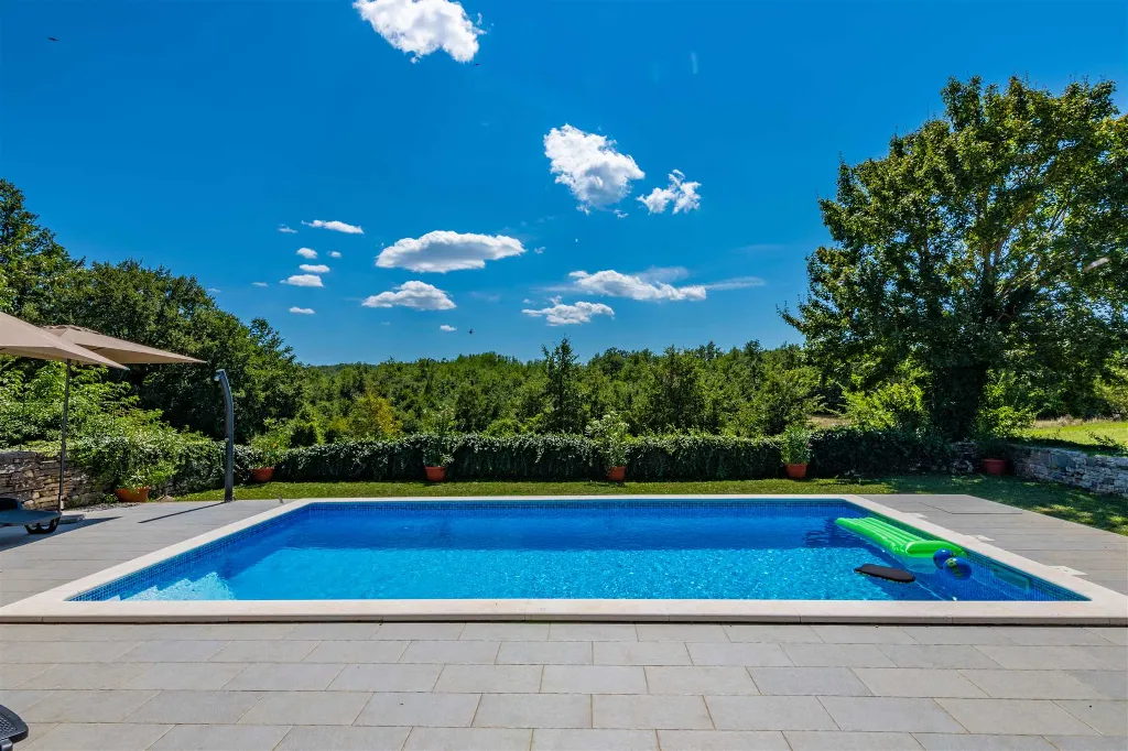 House with Two Pools for Up to 11 in Pazin