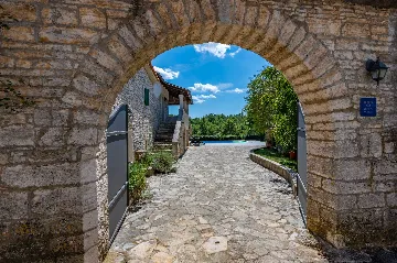 House with Two Pools for Up to 11 in Pazin