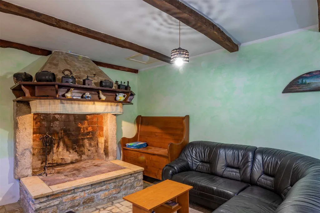 House with Two Pools for Up to 11 in Pazin
