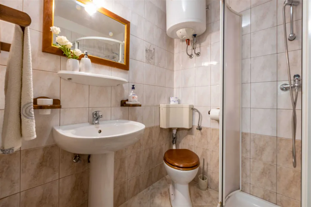 House with Two Pools for Up to 11 in Pazin