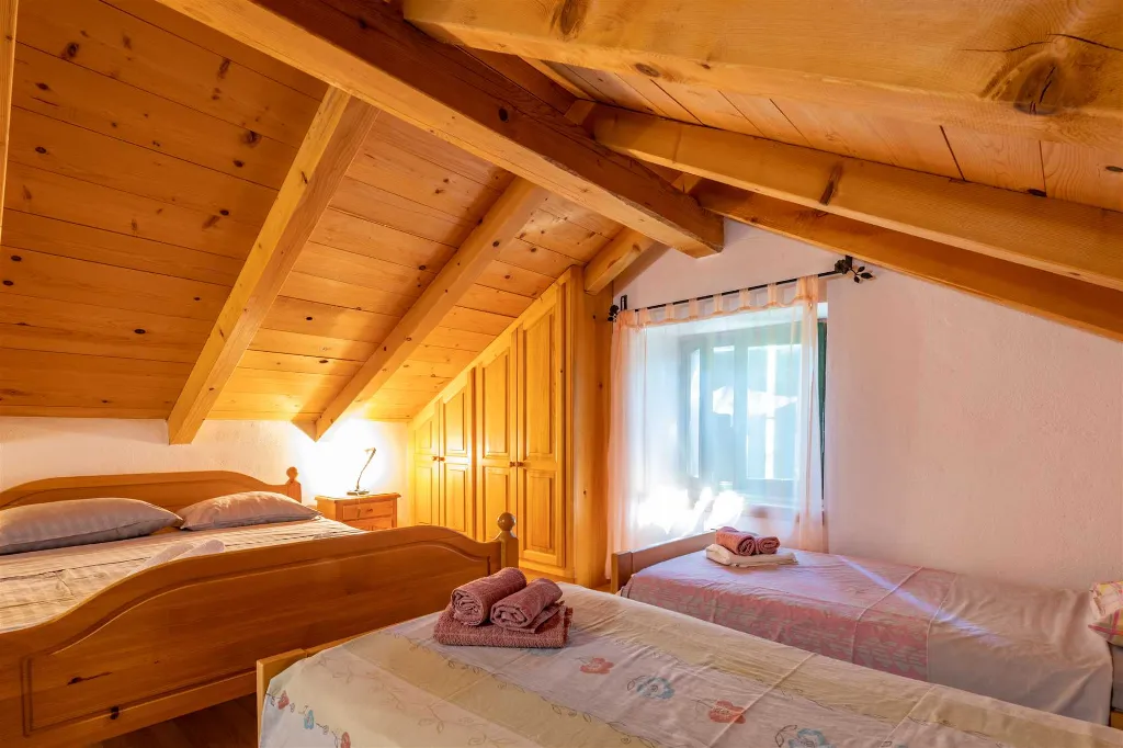 House with Two Pools for Up to 11 in Pazin