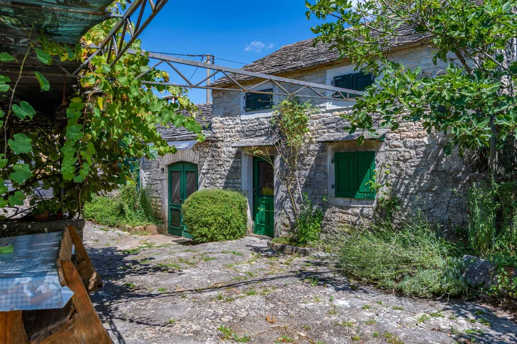 House with Two Pools for Up to 11 in Pazin