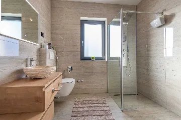 Ground-Floor House with Pool in Nedešćina