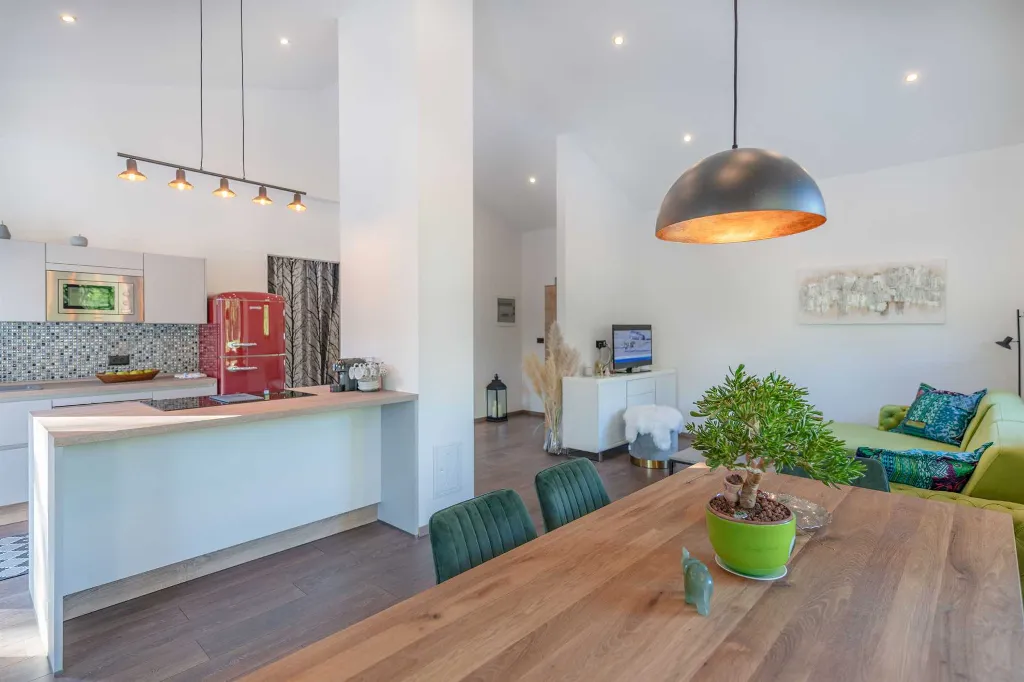 Ground-Floor House with Pool in Nedešćina