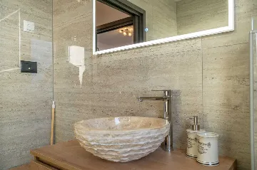 Ground-Floor House with Pool in Nedešćina