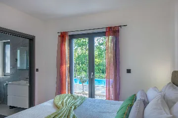 Ground-Floor House with Pool in Nedešćina