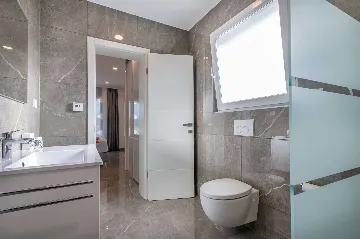 4-Bedroom House in Baderna