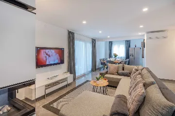 4-Bedroom House in Baderna