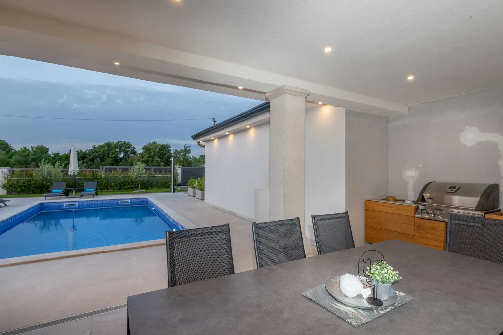 4-Bedroom House in Baderna