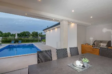 4-Bedroom House in Baderna