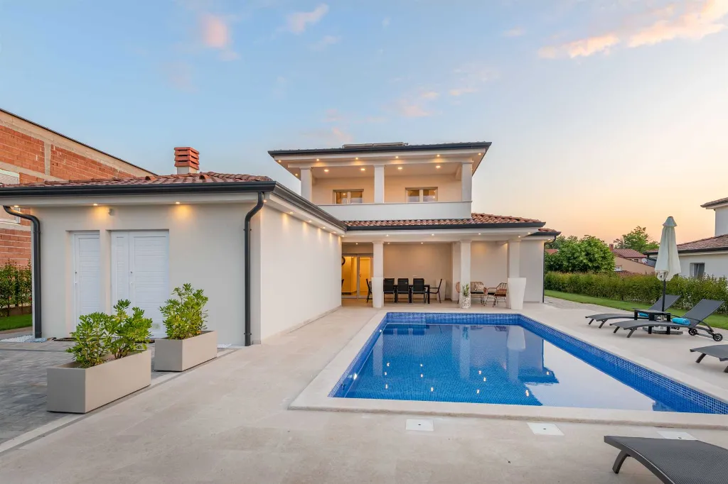 4-Bedroom House in Baderna