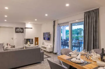 4-Bedroom House in Baderna