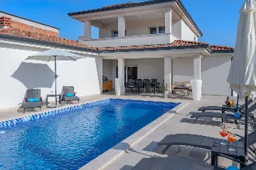 4-Bedroom House in Baderna