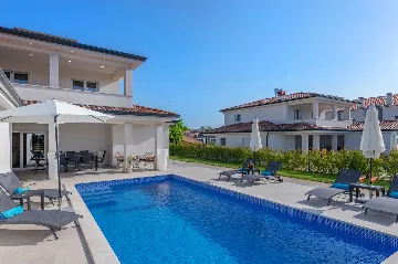 4-Bedroom House in Baderna