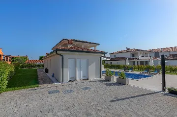 4-Bedroom House in Baderna