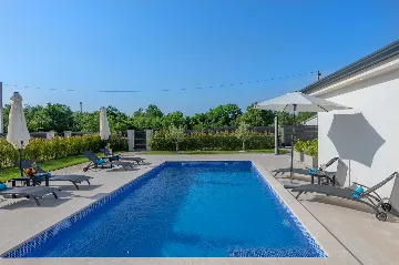 4-Bedroom House in Baderna