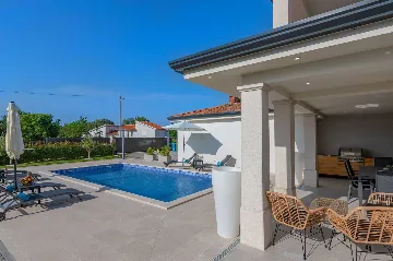 4-Bedroom House in Baderna