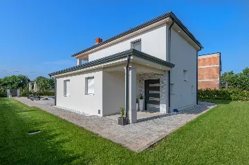4-Bedroom House in Baderna