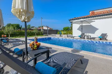 4-Bedroom House in Baderna