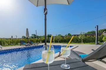 4-Bedroom House in Baderna