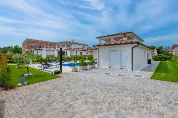 Villa with Pool in Bonaci for 8 Guests