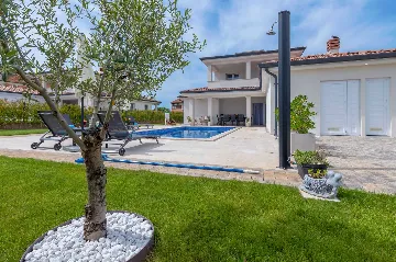 Villa with Pool in Bonaci for 8 Guests