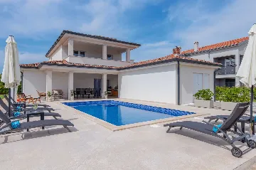 Villa with Pool in Bonaci for 8 Guests