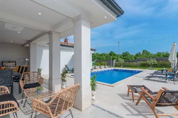 Villa with Pool in Bonaci for 8 Guests