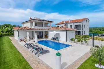 Villa with Pool in Bonaci for 8 Guests