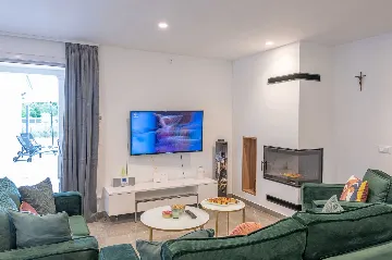 Villa with Pool in Bonaci for 8 Guests