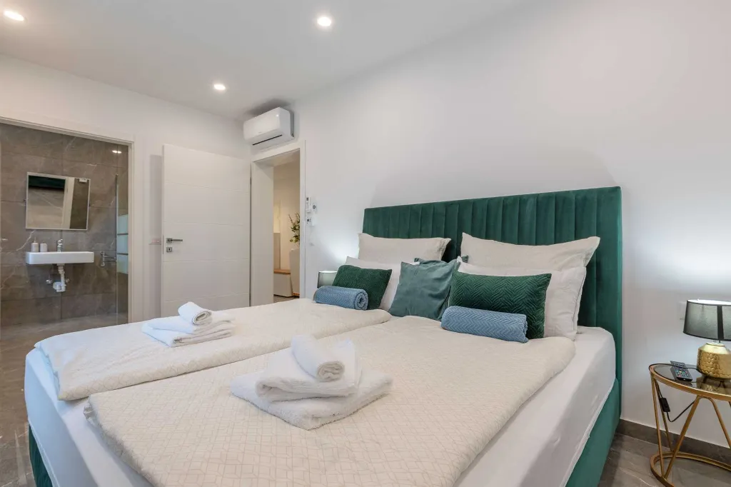 Villa with Pool in Bonaci for 8 Guests