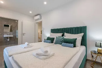 Villa with Pool in Bonaci for 8 Guests