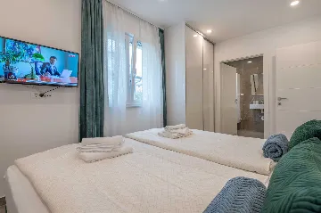 Villa with Pool in Bonaci for 8 Guests