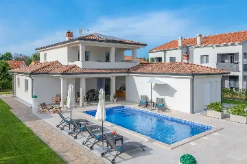 Villa with Pool in Bonaci for 8 Guests