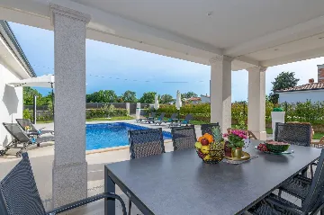 Villa with Pool in Bonaci for 8 Guests