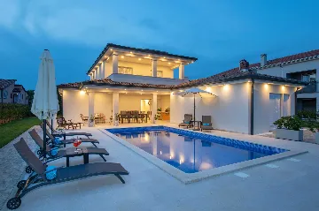 Villa with Pool in Bonaci for 8 Guests