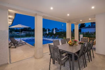 Villa with Pool in Bonaci for 8 Guests