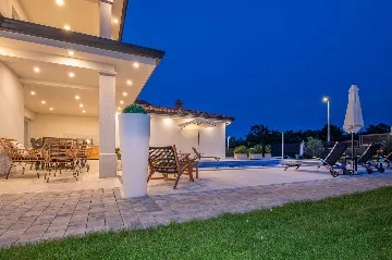 Villa with Pool in Bonaci for 8 Guests