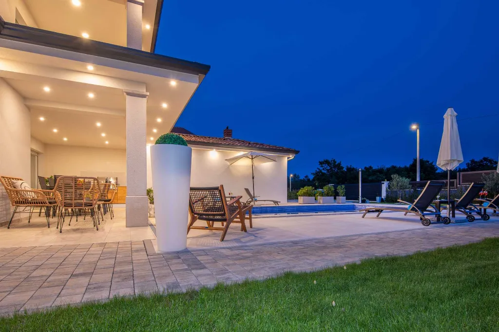 Villa with Pool in Bonaci for 8 Guests