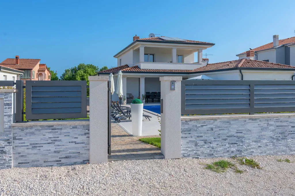 Villa with Pool in Bonaci for 8 Guests