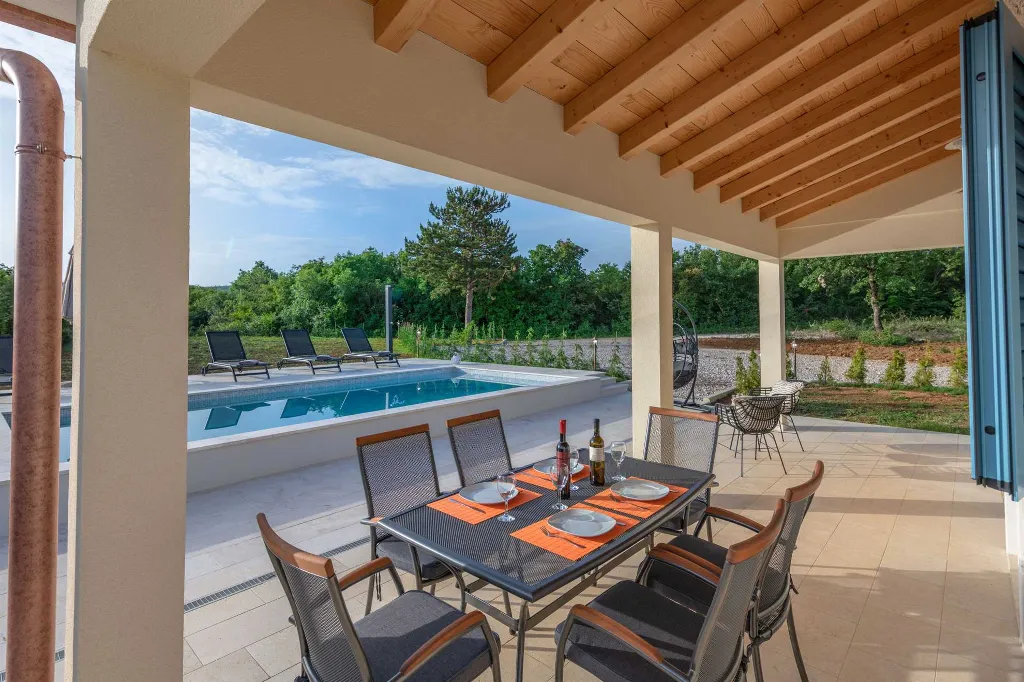 Villa for 5 in Labin with Pool