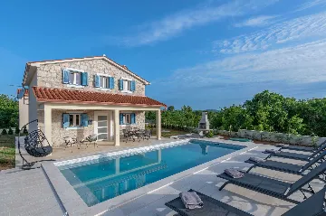 Villa for 5 in Labin with Pool