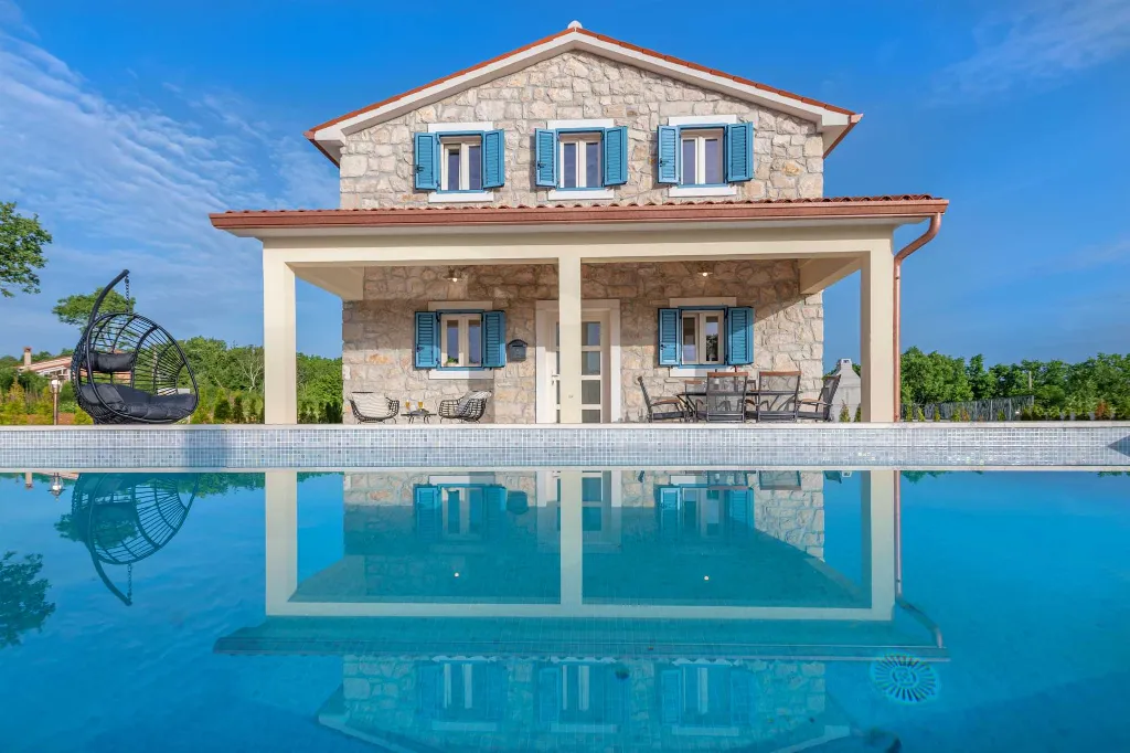 Villa for 5 in Labin with Pool