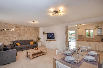 Villa for 5 in Labin with Pool